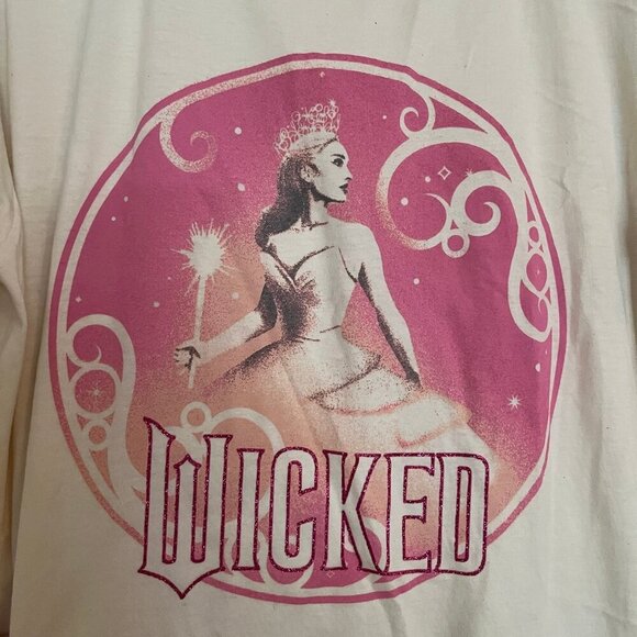 Wicked Glinda Ariana Grande Size XL Hot Topic Graphic Tee - Picture 2 of 5